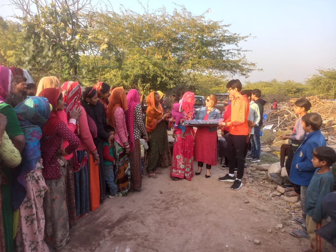 balnket gallery distribution