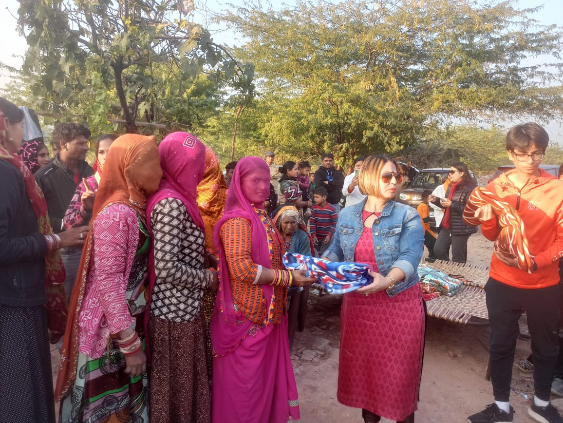 balnket gallery distribution