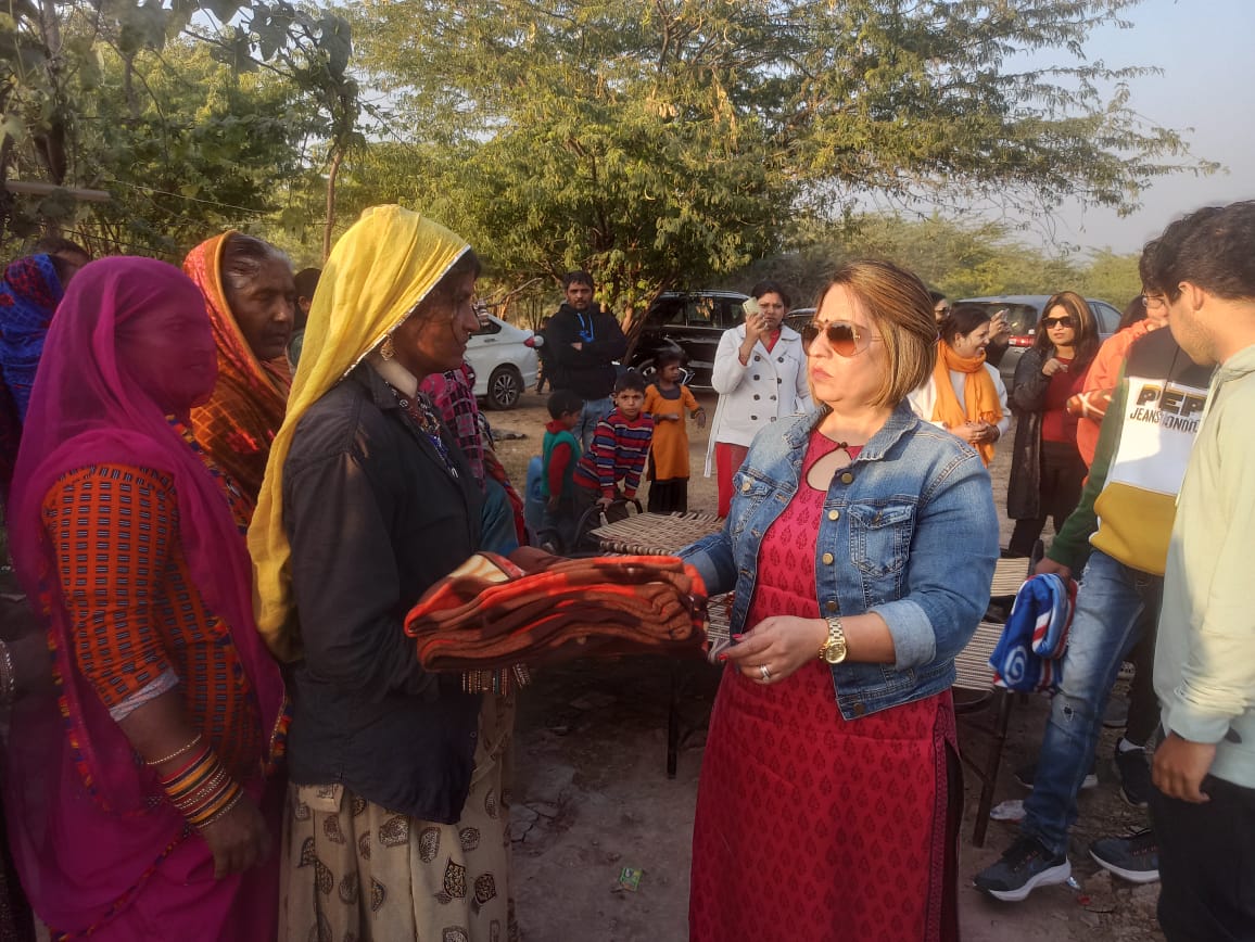 balnket gallery distribution