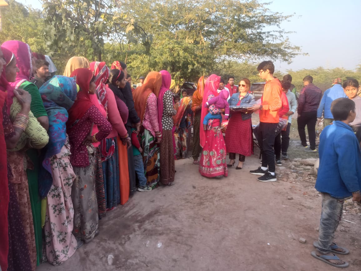 balnket gallery distribution