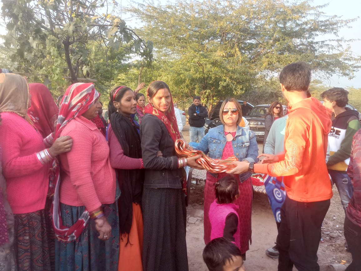 balnket gallery distribution