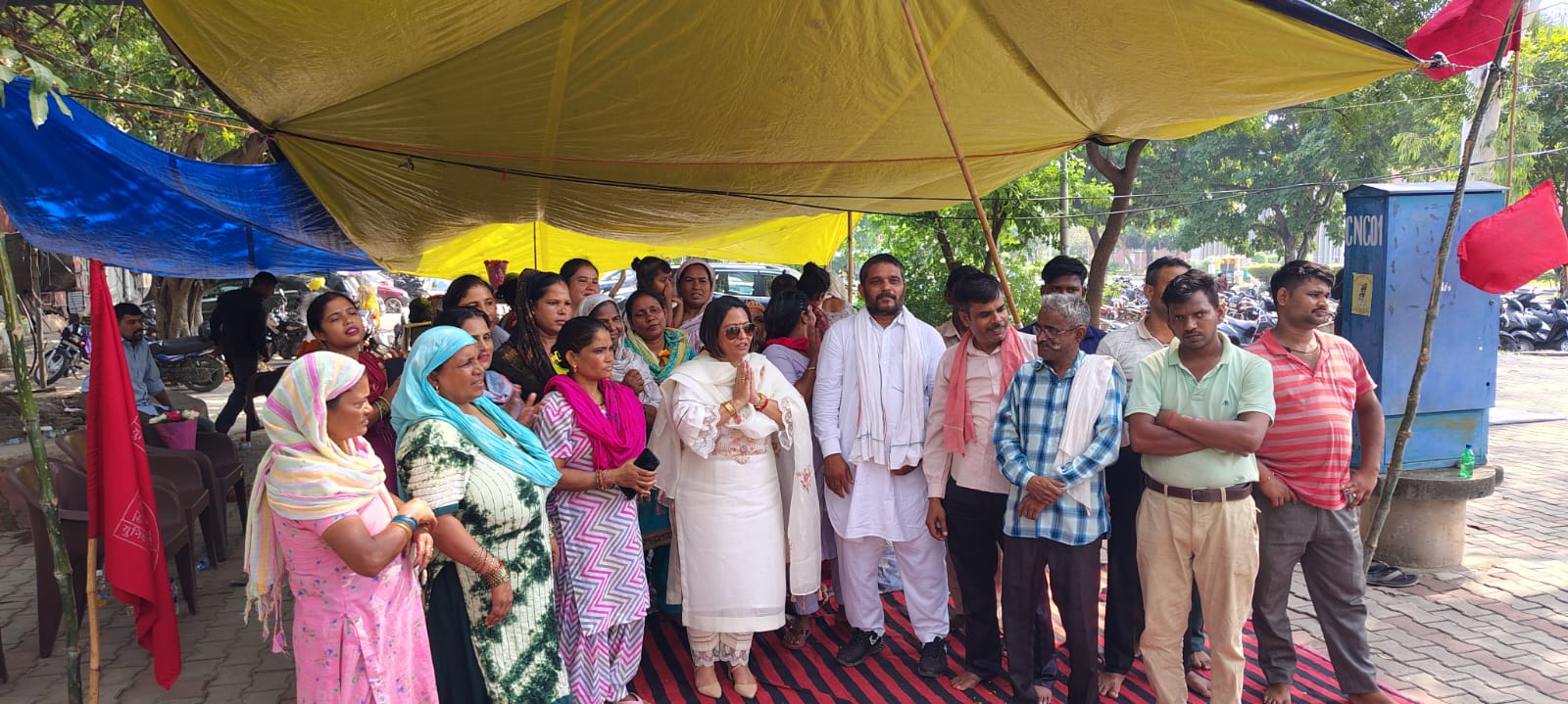 चंडीगढ़ धरने पैर बैठे सफाई कर्मचारी के  समर्थन में उतरी मनीषा चौधरी